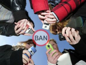 18-1431933552-mobilephonebaninschoolsimprovesgradesstudy1banned