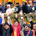 बदरीनाथ धाम के कपाट विधि विधान के साथ सुबह 6 बजे वैदिक मंत्रोच्चार के साथ ग्रीष्मकाल के लिए खोल दिए गए हैं