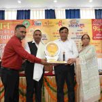सूचना महानिदेशक बंशीधर तिवारी ने कहा कि प्रत्येक नागरिक का कर्तव्य है कि वह अपनी जन्मभूमि के प्रति निष्ठावान रहते हुए उसके विकास में सक्रिय योगदान दे