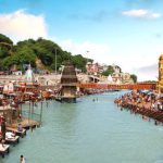 हरिद्वार में उमड़ा आस्था का सैलाब, श्रद्धालुओं ने हरकी पैड़ी में लगाई पावन डुबकी