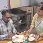 SSP नैनीताल डॉ. मं‍जुनाथ टी.सी. ने किया कोतवाली हल्द्वानी पुलिस मैस का आकस्मिक निरीक्षण, जवानों के साथ बैठकर किया भोजन, भोजन की गुणवत्ता की सराहना, सुधार के दिए निर्देश..