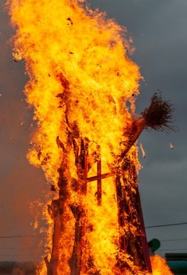 people-are-standing-fire-burning-effigy_348986-262